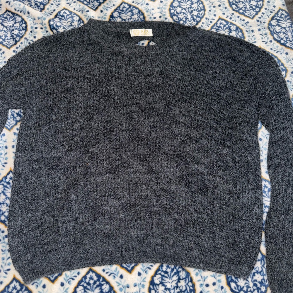 Gray Crewneck Sweater with Chunky Knit and Relaxed Fit